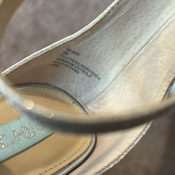 GUC Betsey Johnson Silver Glitter Heels - Picture 6 of 7